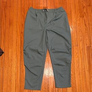 Men's Relaxed Tapered Pants in Slate Green